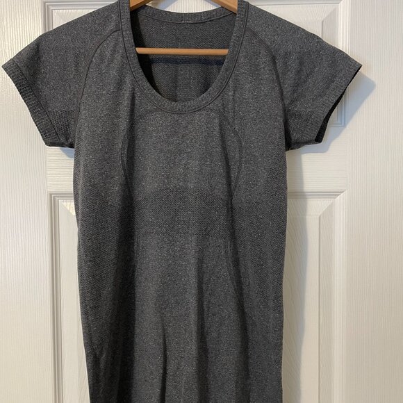 Lululemon medium size - gray top - Picture 5 of 5
